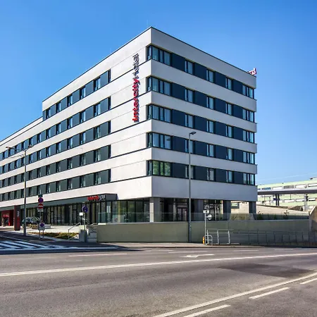 מלון Intercityhotel