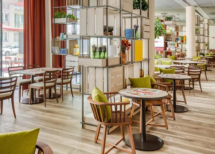 Intercityhotel Готель 4*